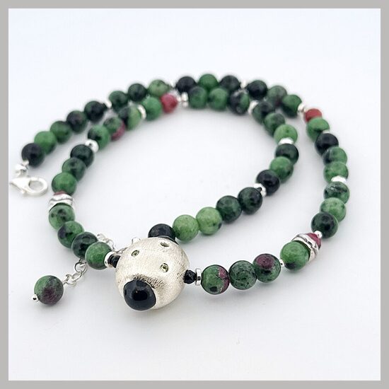 TURMALĪNI un PERIDOTI